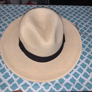 Solar Escape hat